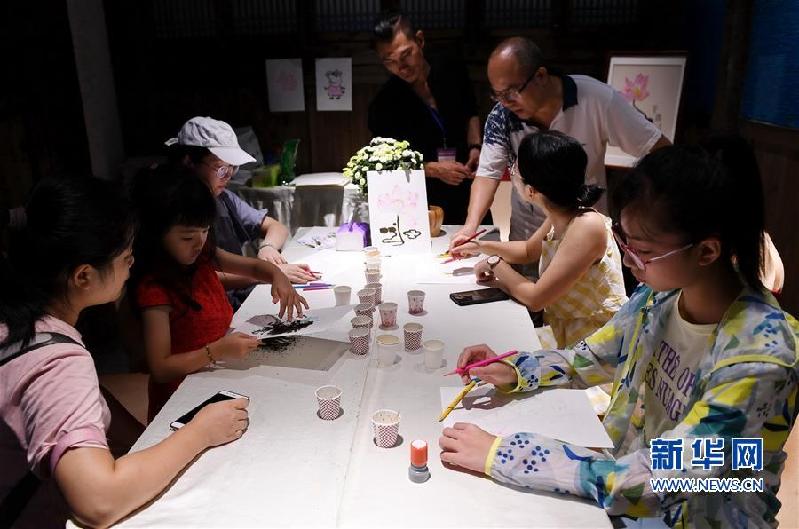 (文化)(6)福建:变废为宝的茶画