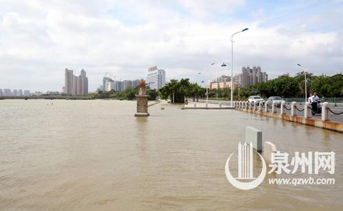 泉州市区金山公园被江水淹没