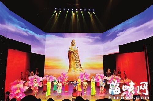 大型民俗歌舞《祥瑞湄洲》让游客、信众能更直观地感受、了解妈祖文化