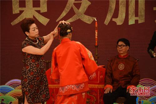 母亲为女儿束发束发加笄.jpg