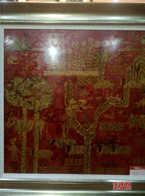 1505138140948020433.jpg 作品《金色田园》,看似农民画,却是漆画手法制作。.jpg