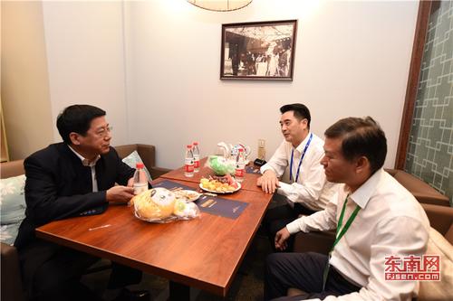 1505994588050063923.jpg 活动前夕,李扬与福建农业厅及平和县领导交流福建品牌农业发展情况。.jpg