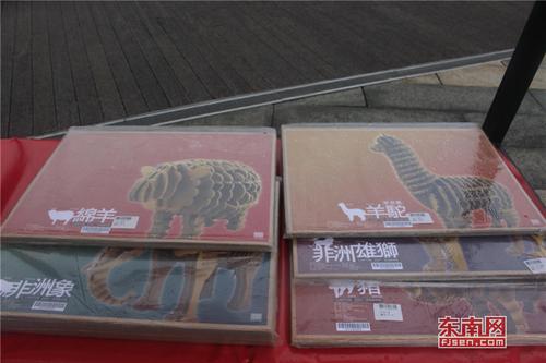 1519821836198034282.jpg 台湾纸箱艺术.jpg