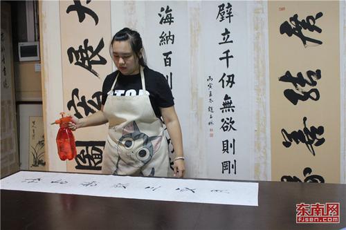 1520502129845075138.jpg 90后裱褙师陈雨.jpg
