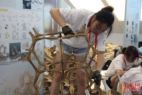 1533920751209008764.jpg 哈尔滨工业大学《藕联》正在紧锣密鼓的搭建中 东南网记者林峰峰 摄.jpg