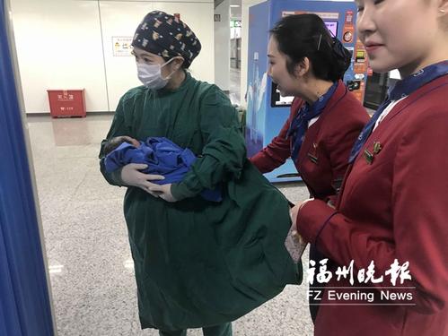 福州首个“地铁宝宝”顺利降生 地铁站搭临时产房