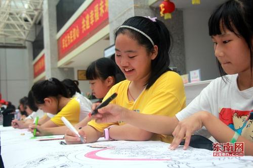 1562754174256058111.jpg 世界人口日,小朋友用画笔绘幸福未来 (1).jpg