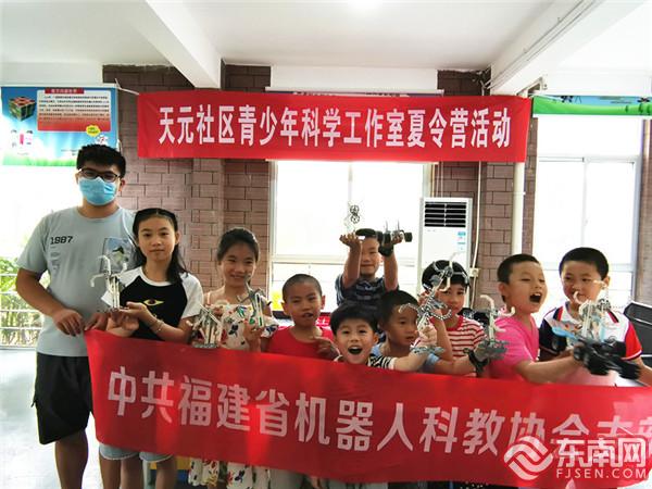 孩子们展示各种科创作品 东南网记者张立庆摄.jpg