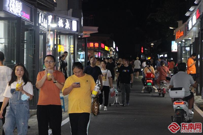 福州仓山旧师大学生街经过改造后颜值有了很大提升 东南网记者 卢金福 摄.JPG