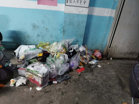 小车地下车库入口.jpg