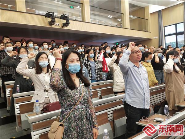 新生入学宣誓 东南网记者张立庆摄.jpg