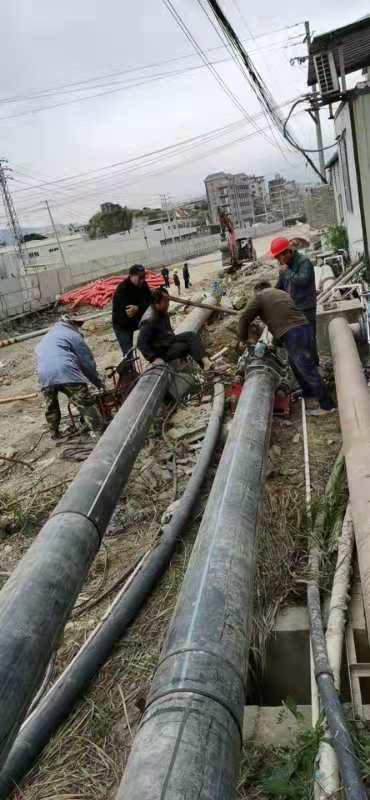 应急管道紧急建设中（青口镇供图）.jpg