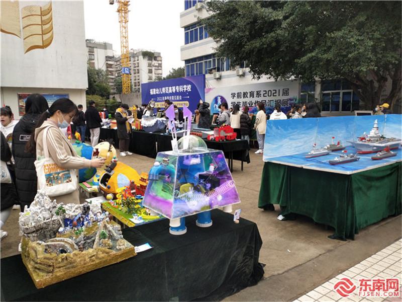 展出毕业生作品展 东南网记者张立庆摄.jpg
