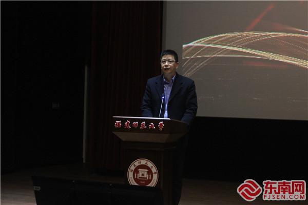 福建省委宣传部二级巡视员卓少锋主持巡讲会 （东南网记者张立庆摄）.JPG