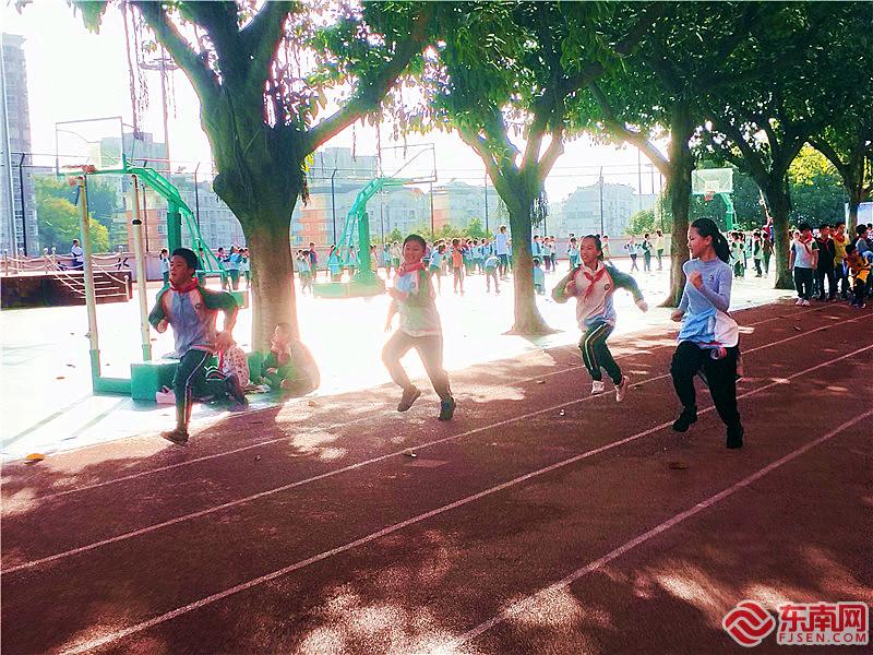 福建师大附小田径队日常训练 东南网记者张立庆摄.jpg