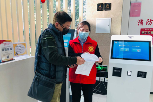 党员志愿者开展引导服务活动 台江区委组织部供图.png