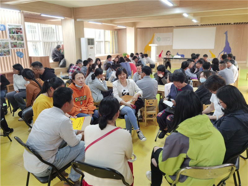各机构进行小组自由组合座谈 福州市儿童公园供图.jpg