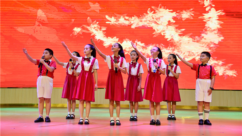 集体朗诵《啊,火红的小果子》福建省艺术教育协会供图.jpg