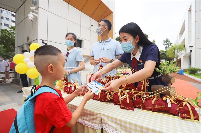 福州市直机关幼儿园为同学们送上直通车车票 幼儿园供图.jpg
