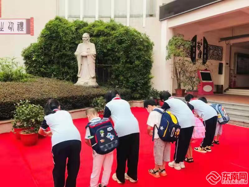 钱塘文博小学同学拜孔子 学校供图.jpg