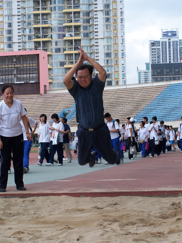 陈炜参加学校运动会.jpg