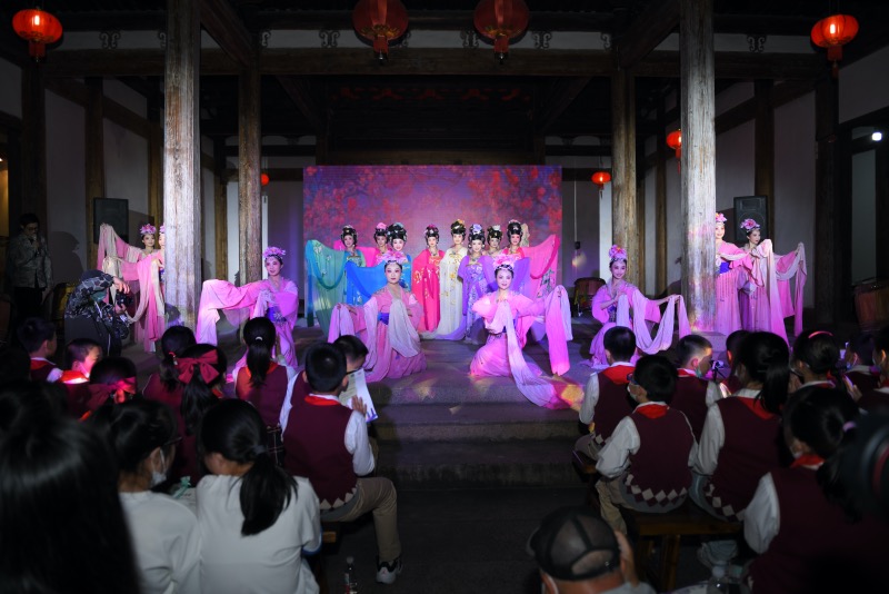 “闽风福韵”非遗闽剧沉浸式体验研学在福州举办(主办方供图)3.jpg