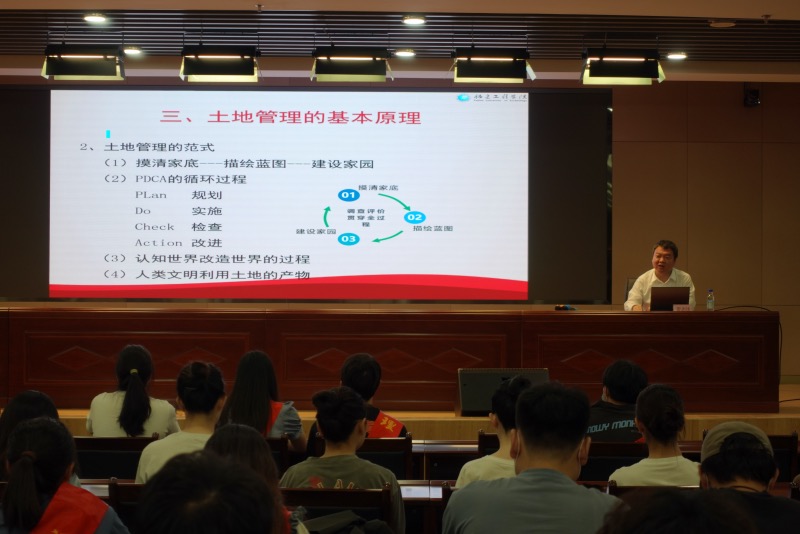 《福建省土地管理条例》解读”科普讲座现场（东南网记者 蔡丽洁 摄）.jpg