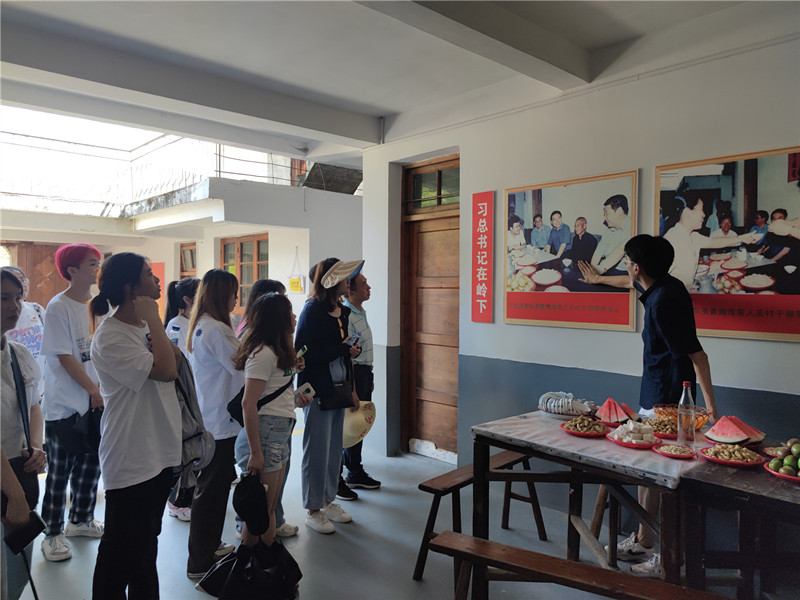 外国语学院实践队在三明市泰宁县岭下村老游击队员黄炳茂故居参观学习.jpg