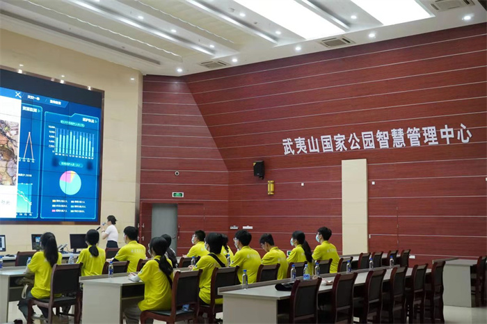 福建农林大学材料工程学院了解武夷山国家公园智慧管理中心 学院供图.jpg
