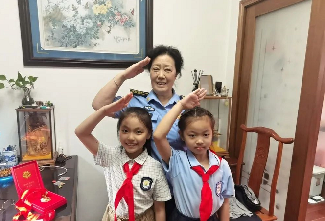 探访老兵奶奶，聆听革命的故事 学校供图.png