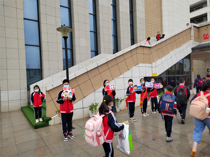 高湖小学营造温馨复课氛围，教会同学们掌握防疫知识 学校供图.jpg