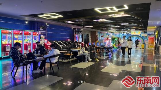 元宵过后的工作日下午，中影UL城市影院（中亭街店）内，仍有许多观众前来观影。东南网记者 周霞 摄.jpeg