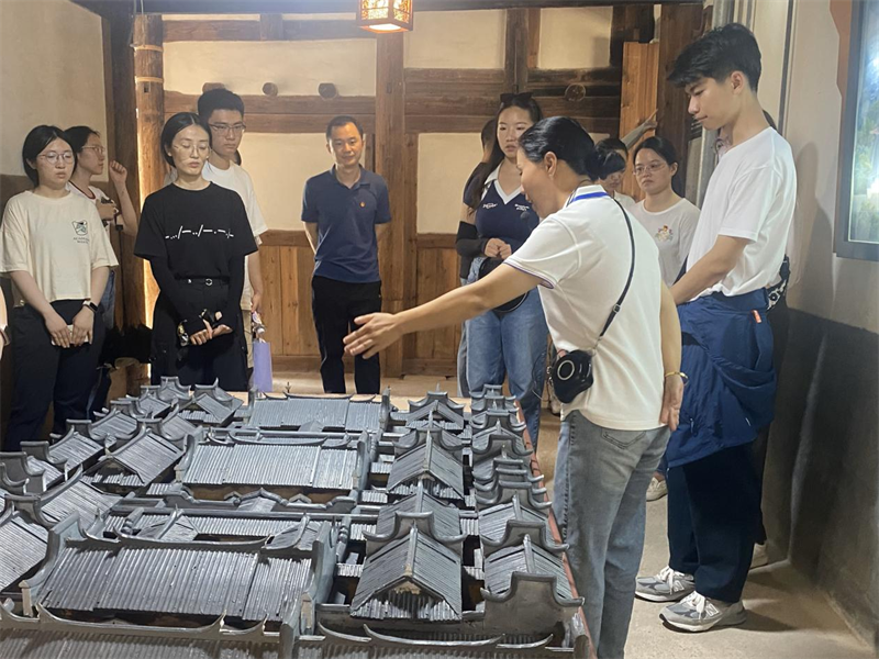 参观宏琳厝民居.png