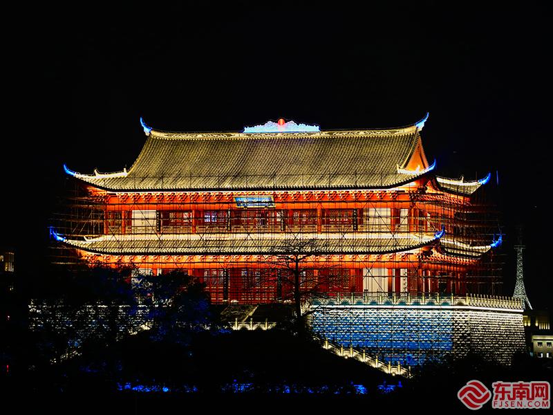 亮灯的镇海楼.jpg