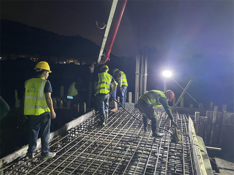 5月1日，箱涵混凝土浇筑。福清龙江项目部 供图.png