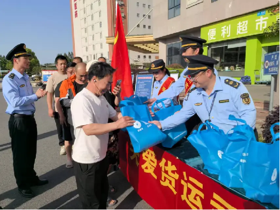 筑牢法治动脉 情暖货运征程——福州高速执法支队以专项优服务提升执法质效364.png