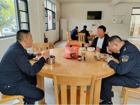 法严情暖两相济 福州高速执法高效处置违法超限运输341.png