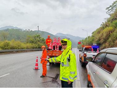 福州高速执法联合多部门开展高速公路监测预警应急演练622.png