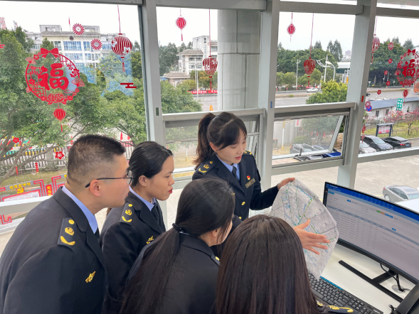 以老带新传帮带 以新促老共成长——全省高速执法系统“师带徒”成效显著691.png