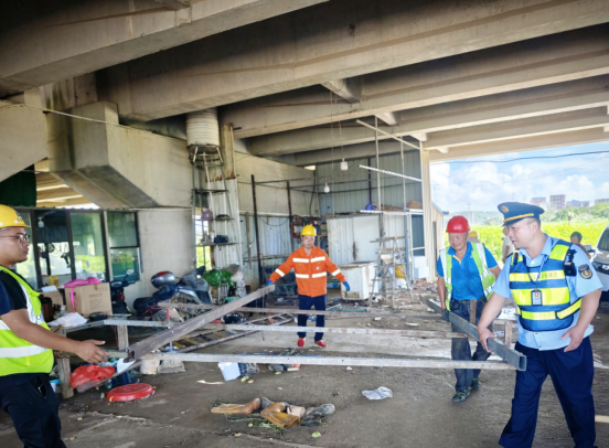 福州高速执法联合“5＋N”多部门整治桥下空间隐患191.png