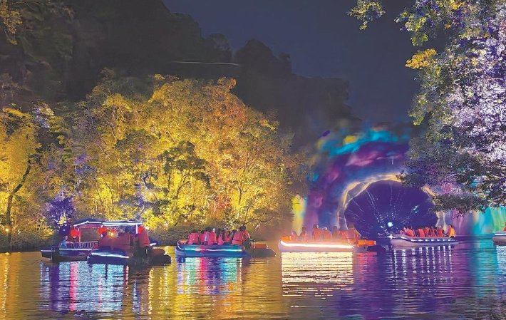 泰宁：“行浸式”夜游，老牌景区新卖点