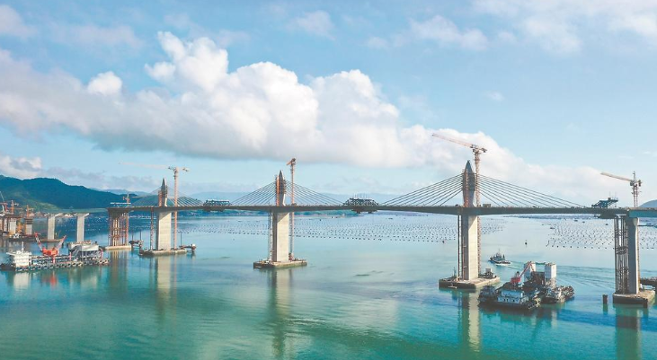 东吾洋特大桥主墩成功合龙