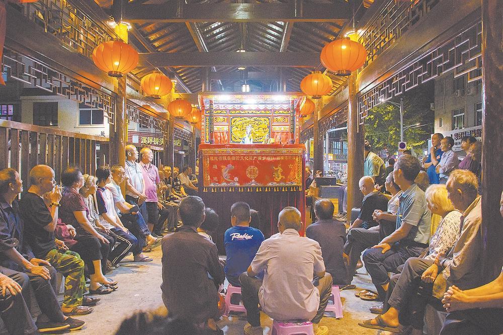 柘荣布袋戏的守艺与传承:一人一担一台戏 