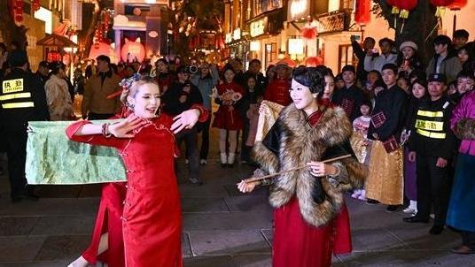 福州：非遗国潮贺新春 动静交融年味浓
