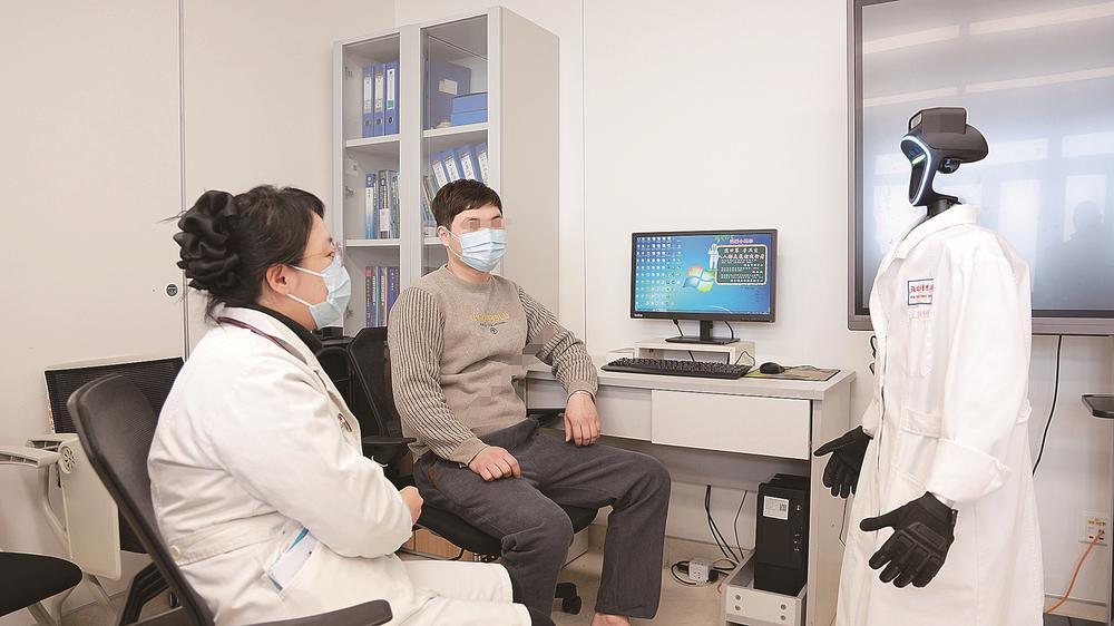福建省内首个人机协同门诊落地 开启AI机器人医助时代