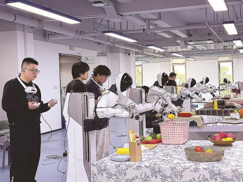 福州软件园里，有一所机器人“岗前学校”