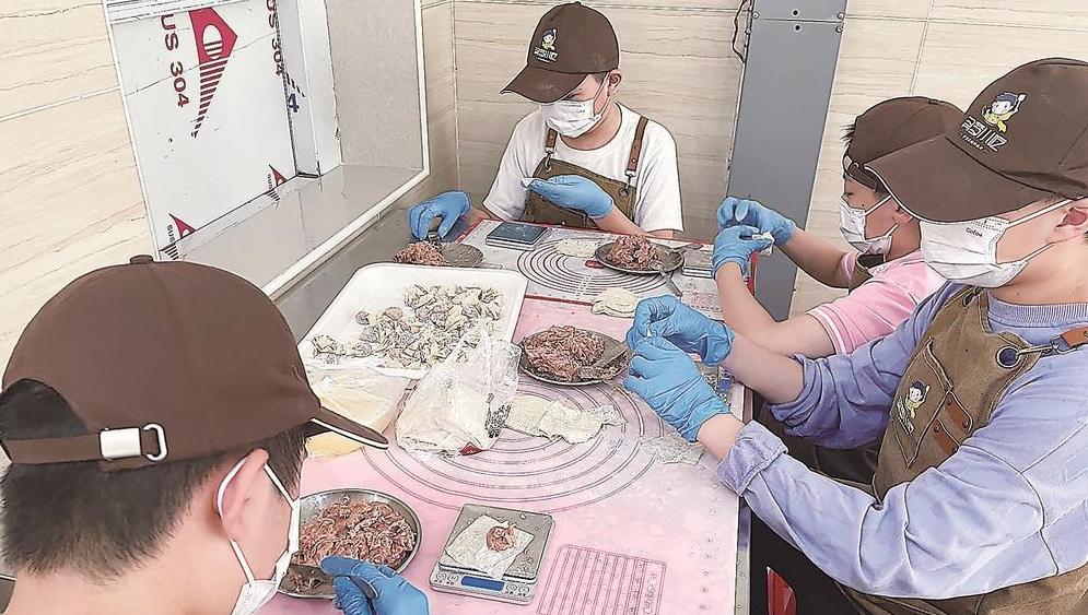 “星娃”在美食中追梦人生