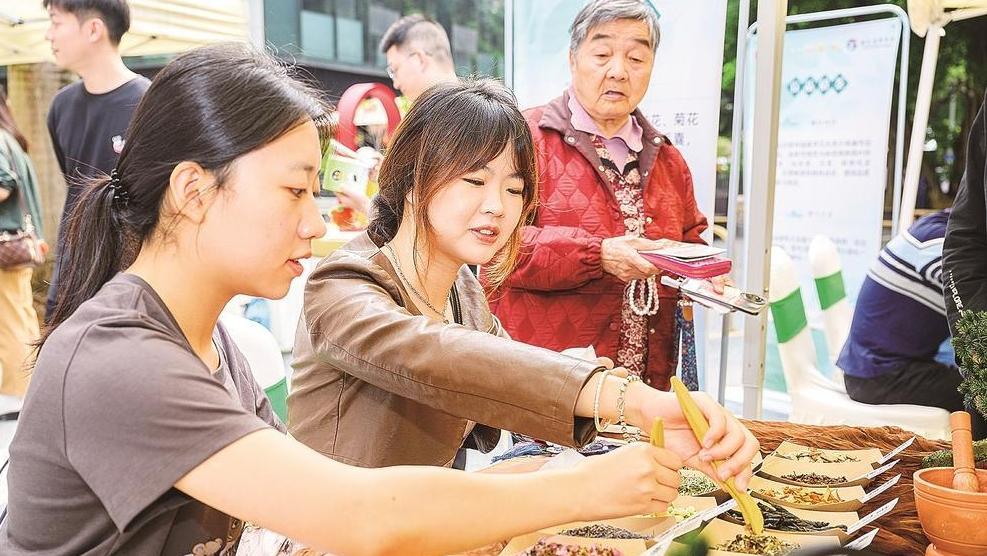 “八闽书房”飘出茶香