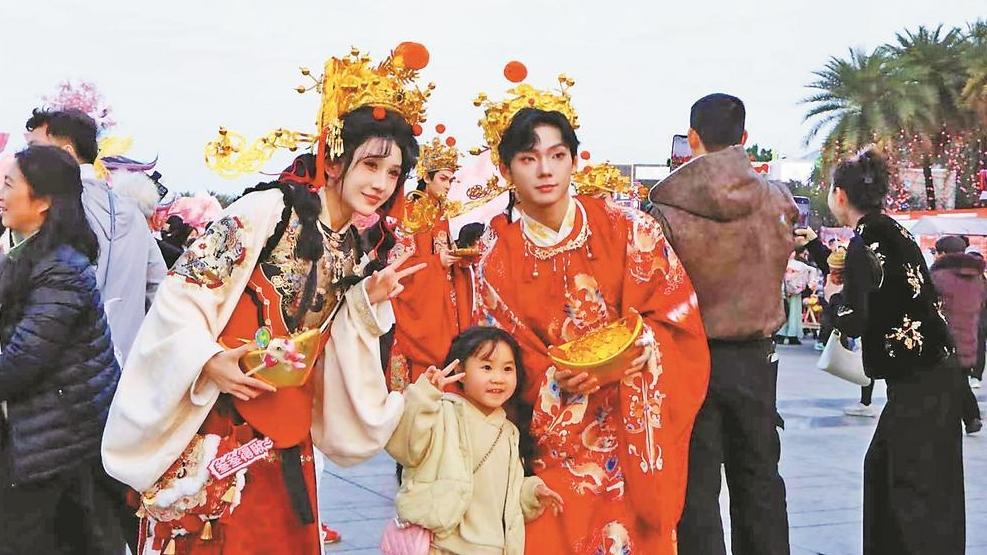 当观光客成为“景中人”