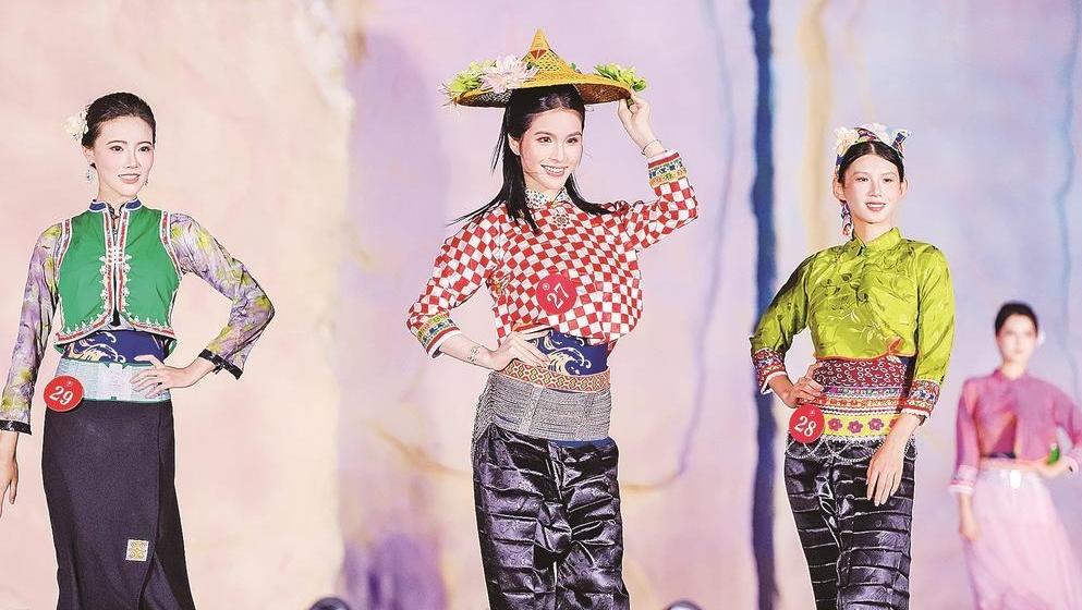 惠女服饰亮相时尚秀场